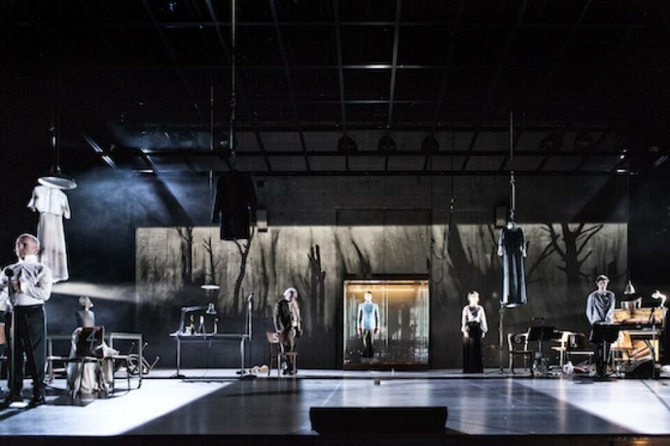 Ungeduld de Herzens, av Stefan Zweig. Regi: Simon McBurney. Schaubühne 2015.