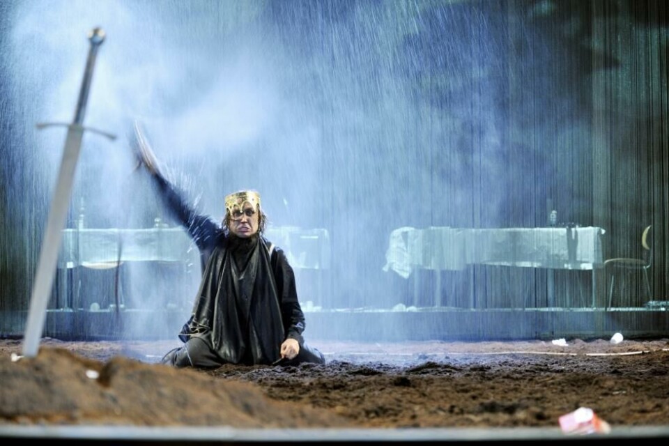 Lars Eidinger som Hamlet, regi: Thomas Ostermeier. Schaubühne am Lehiner Platz 2008. Spilles stadig i repertoar. Foto: Arno Declair