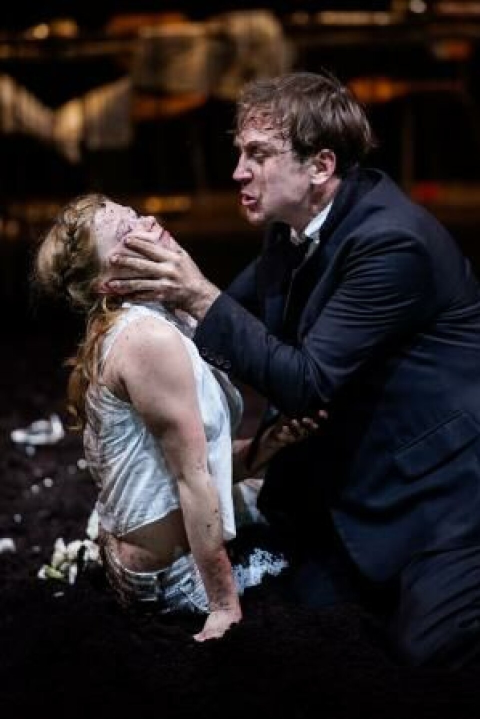 Jenny König (Gertrude) og Eidinger (Hamlet. Foto: Arno Decalir