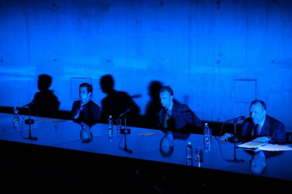 Andre Szymanski, Mark Waschke og Thomas Thieme i UNER EIS (Das System). Tekst og regi: Falk Richter, Schaubühne 2004-