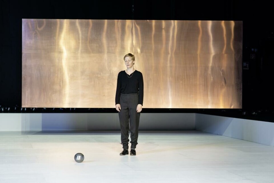 Sandra Hüller som Hamlet. Regi Johan Simons. Schauspielhaus Bochum 2019. Foto: JU Bochum