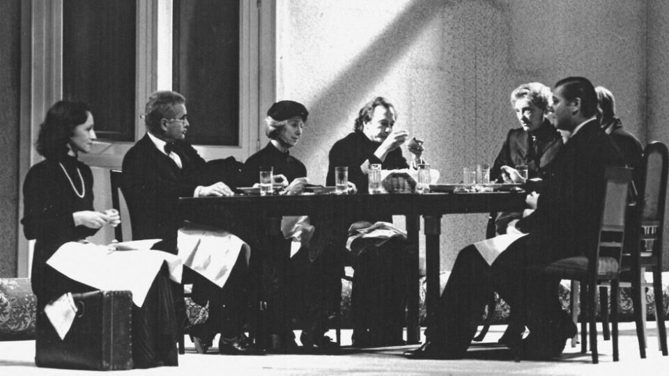 Heldenplatz av Thomas Bernhard, urpremiere Burgtheater 1988. Regi: Claus Peymann. Foto: Burgtheater