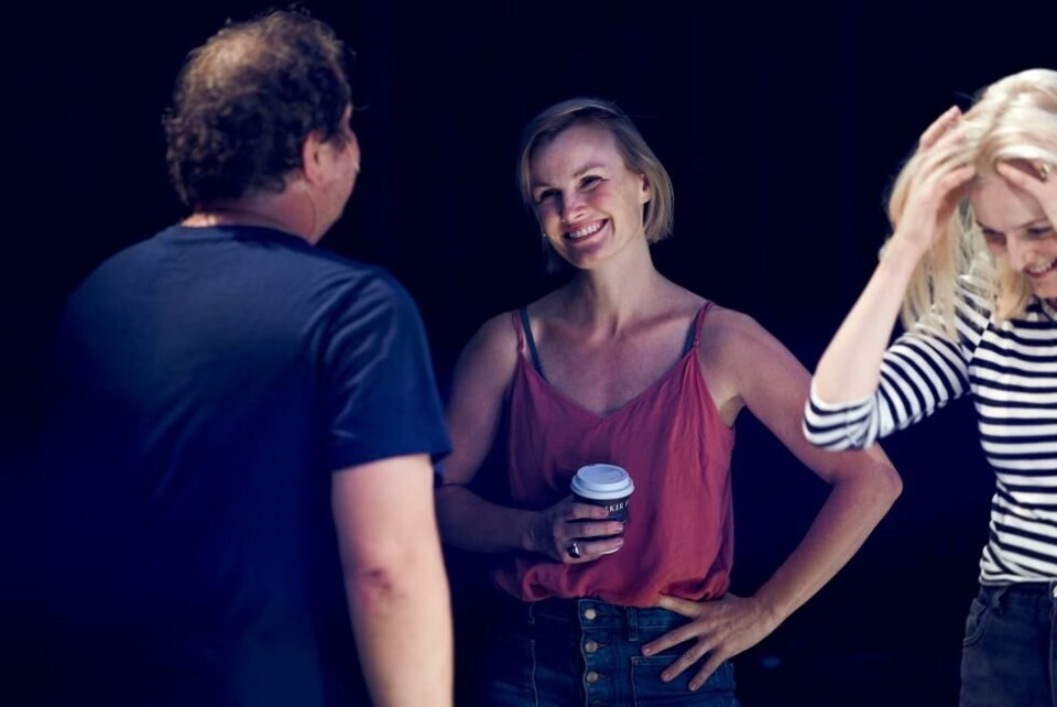 Nils Jørgen Kaalstad, Lena Kristin Ellingsen og Mariann Hole i «Et dukkehjem». Regi: Mattis Herman Nyquist. Foto: Øyvind Eide