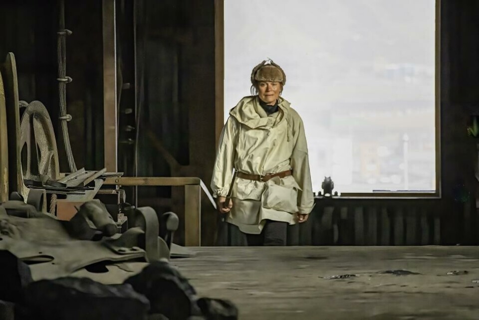 Juni Dahr står bak ideen, konseptet, regi og tekst. Ho var òg einaste skodespelar på scena. Foto: Elizabeth Bourne/ Visjoner Teater