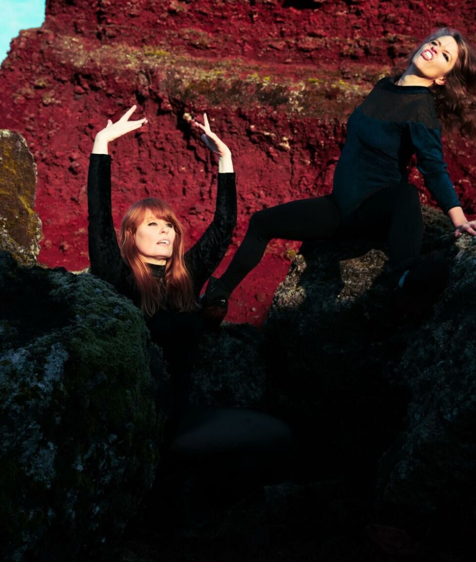 Foto frå Erna Ómarsdóttir og Halla Ólafsdóttir sitt arbeid med den kommande forestillingen «Juliet».