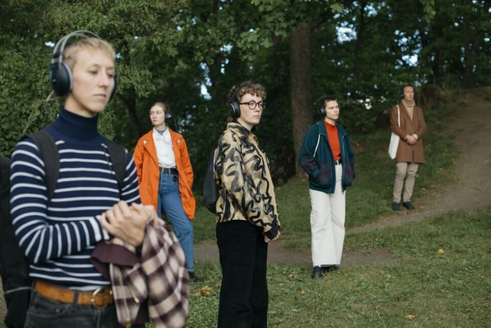 Publikumsdeltakere i «Gå» av Goksøyr og Martens. Det Norske Teatret /Ultimafestivalen 2020. Foto: Ultimafestivalen 2020/ Signe Fuglesteg Luksengard