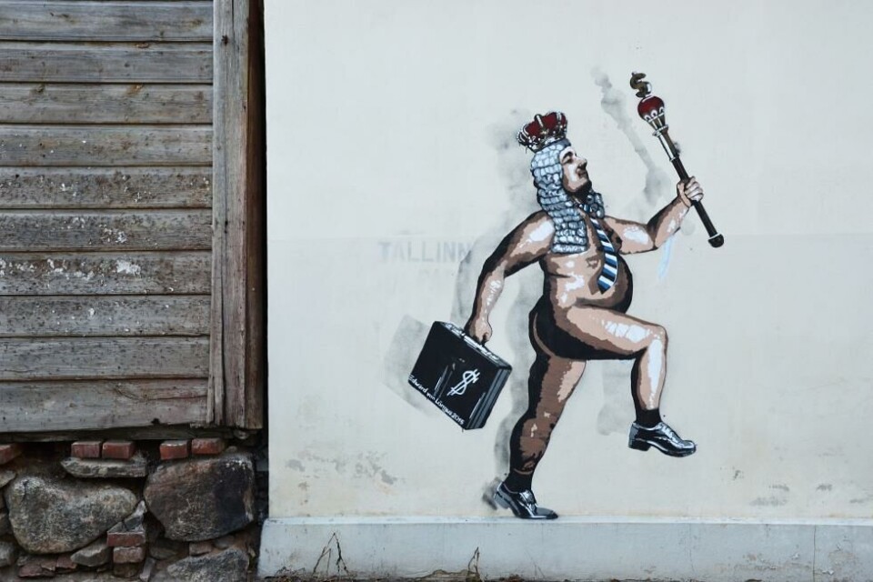 «The naked emperor», graffiti av Edward von Lõngus, 2015.