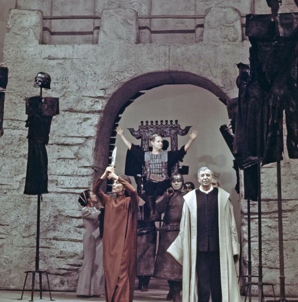 Coriolan with Ekkehard Schall in the title role. Directed by Manfred Wekwerth.
