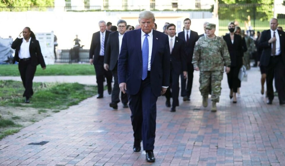 Donald Tump på vei til St John Church. Foto: AP-NTB