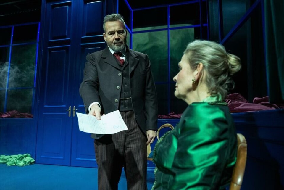 Nora (Guri Johnson) og Torvald (Ketil Høegh). Foto: Knut Åserud