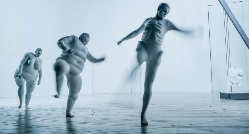 Linda Pöppel, Manuel Harder and Niklas Wetzel in «Der Zaubergberg». Deutsches Theater Berlin 2020. Photo: Arno Declair