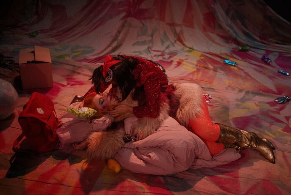 «Min Venn Romvesenet», regi: Kjersti Horn. Det Norske Teatret/ Rommen scene 2021.