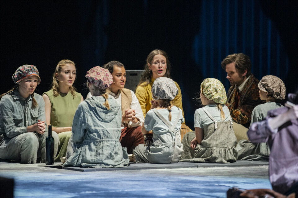 Bienes historie, etter Maja Lundes bestselgerroman. Det Norske Teatret 2020. Foto: Erik Berg