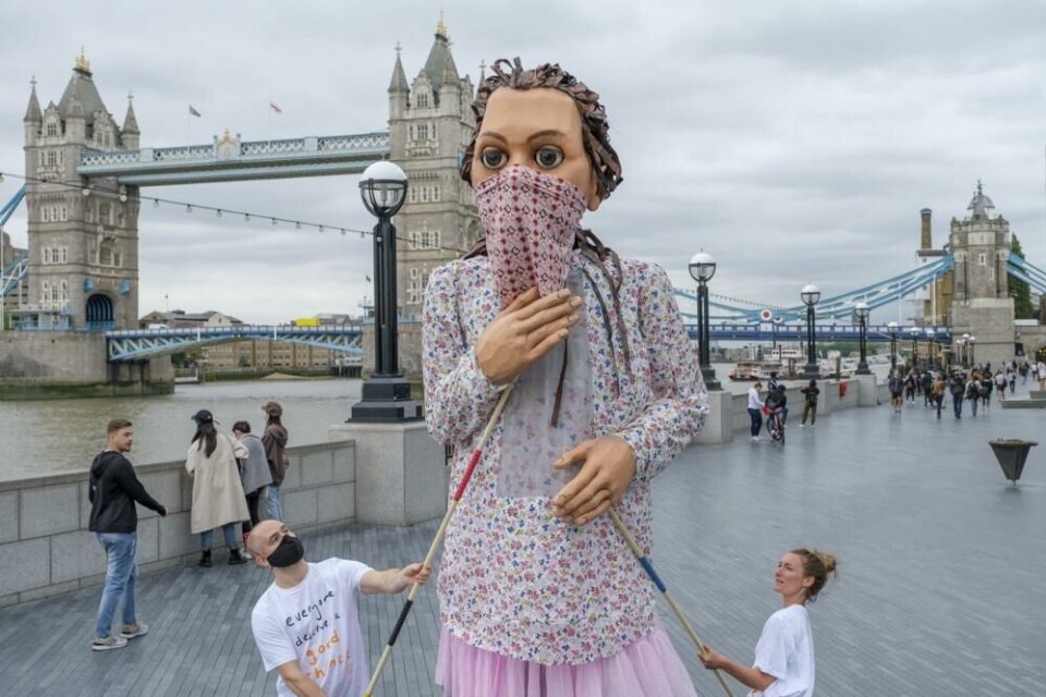 Little Amal i London. Foto: Nick Wall