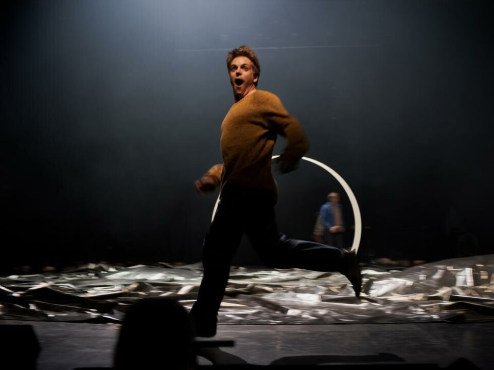 Jon Lockert Rohde som Elling i Allis sønn. Regi: Fredrik Longva og Bård Lie Thorbjørnsen. Trøndelag teater 2021. Foto: Ole Ekker