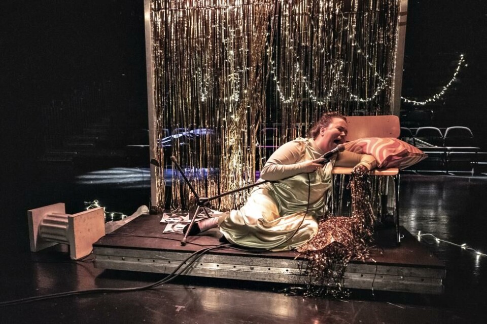 Ina Svenningdal i tittelrollen, i «Berenice, regi: Ivar Furre Aam. Det Norske Teatret 2021. Foto: Dag Jenssen