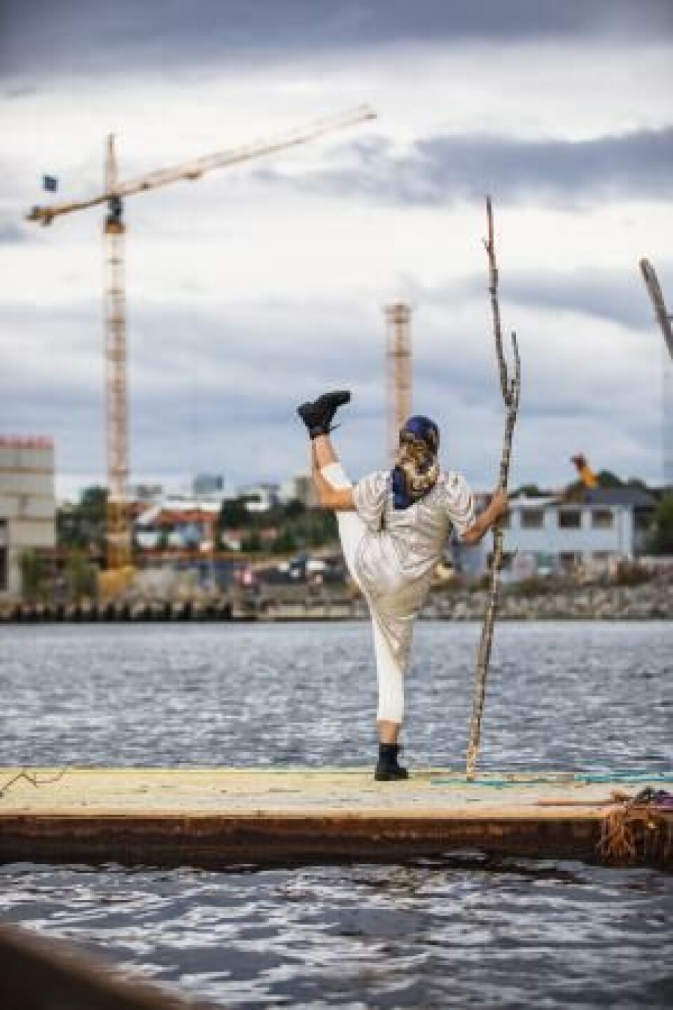 Martine Berntsen som Kjerringa med staven