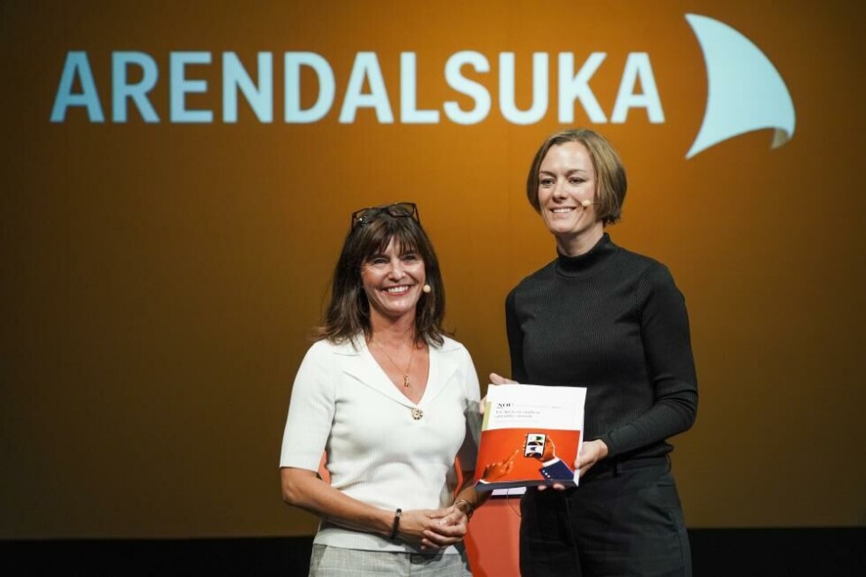 Kjersti Løken Stavrum og kultur- og likestillingsminister Anette Trettebergstuen, der Ytringsfrihetskommisjonen legger frem sin rapport under Arendalsuka 2022 Foto: Ole Berg-Rusten / NTB