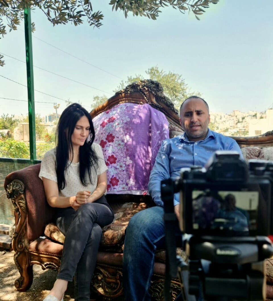 Einat Weizman og Issa OAmbor under samtalen i Hebron, i august. Foto: Vibeke Harper