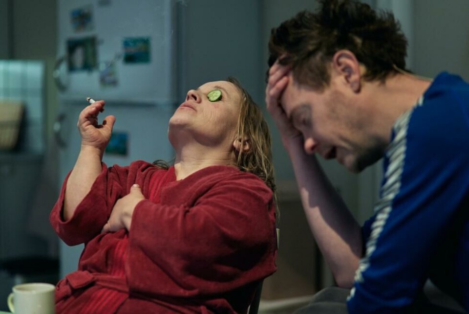 Sigrid Husjord og Emil Johnsen i «Ei kvinnes kampar og forvandlingar», regi: Kjersti Horn. Det Norske Teatret 2023. Foto: Dag Jenssen