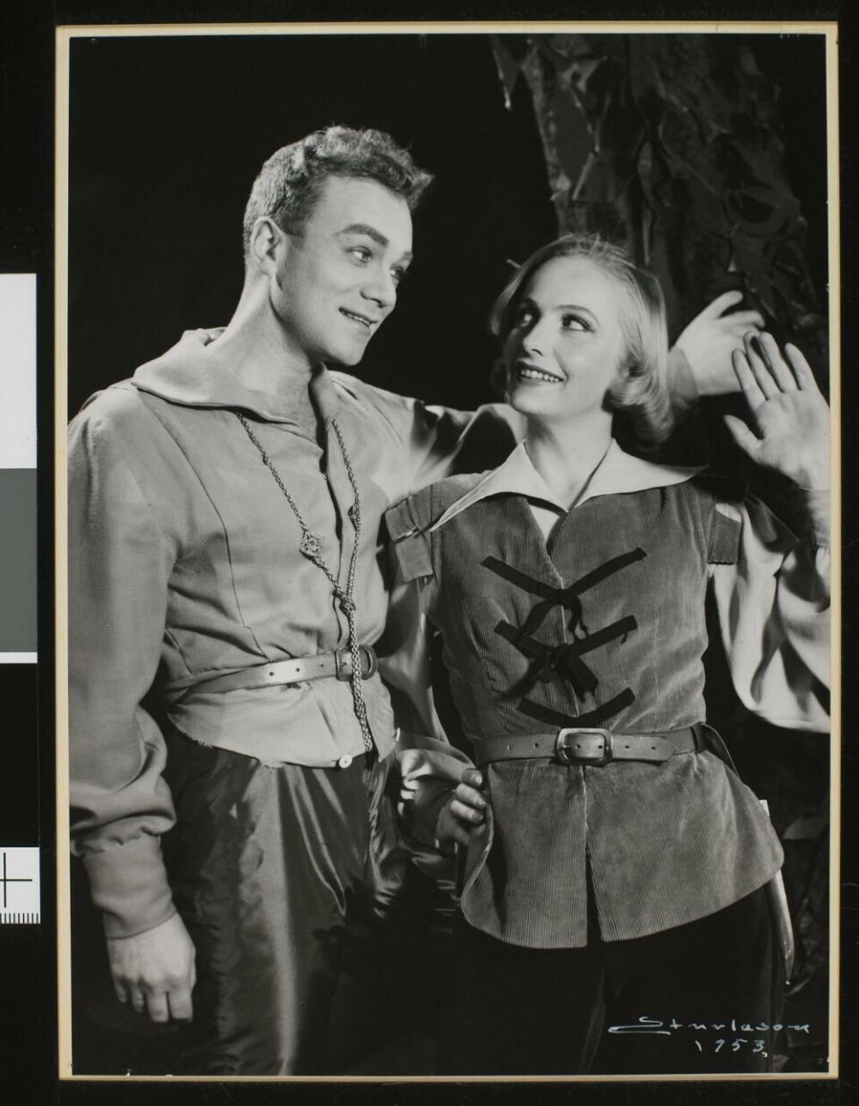 Jørn Ording (Orlando) og Helen Brinchmann (Rosalind/ Genymedes). Nationaltheatret 1953. Foto: Sturlason