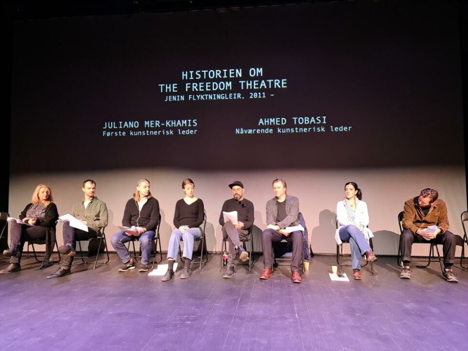 Scenisk lesning av Revolusjonens løfte, av Ahmed Tobasi og Zoe Lafferty. Vega Scene 2023. Foto: Vibeke Harper