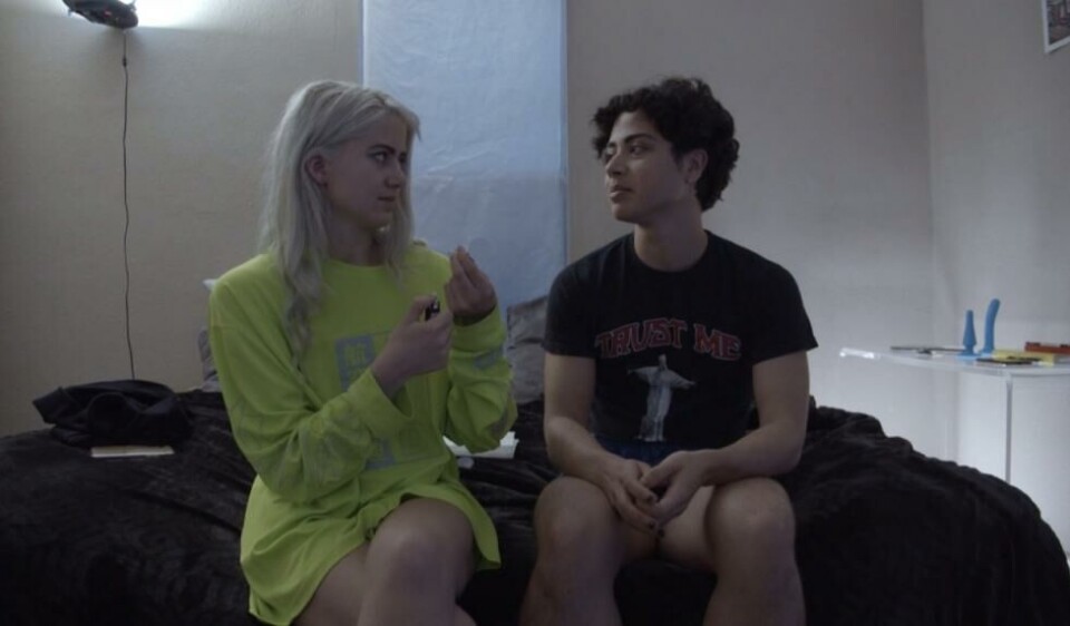 Samira Elagoz and Cade Moga, in Moga's flat i Los Angeles where a large part of the filming was shot due to the pandemic. Photo:
