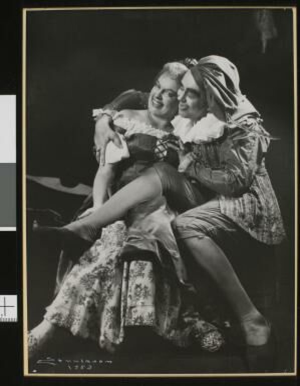 Per Aabel (Touchsone) og Unni Torkildsen (Audrey). Nationaltheatret 1953. Foto: Sturlason
