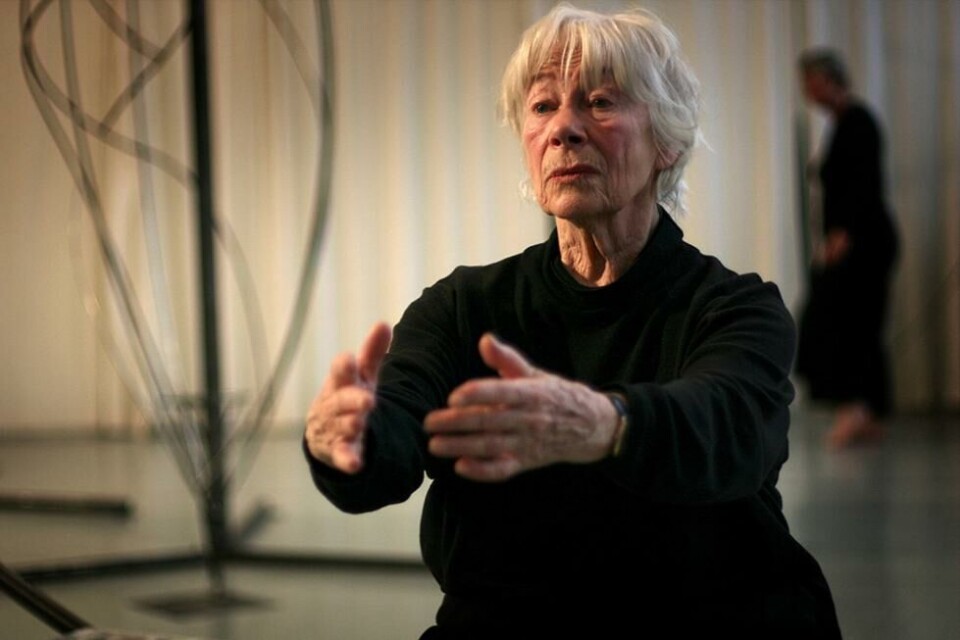 Etter 60 år, tilbake på scenen: Edith Roger fra en prøve på forestillingen «Memento Mori», koreografert av Sølvi Edvardsen, premiere 2005. Foto: Kristin von Hirsch