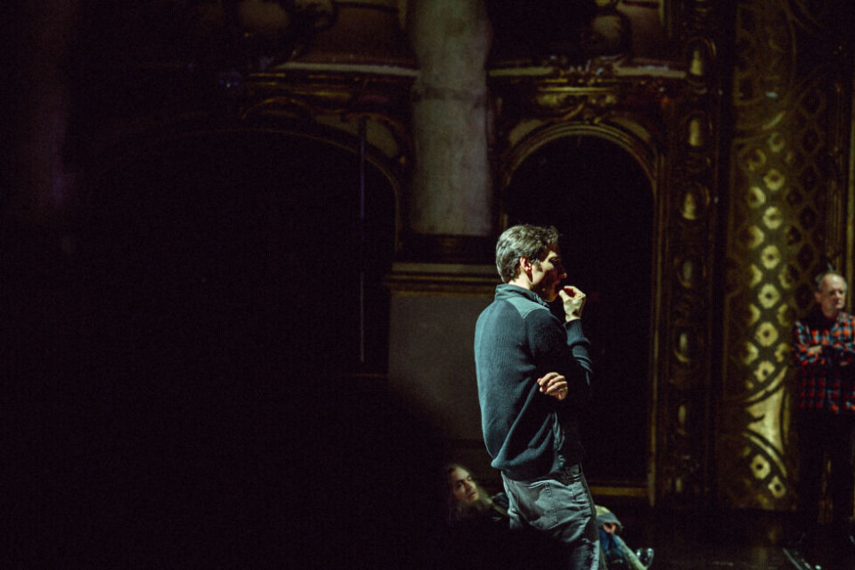 Regissør Christian Lollike under prøvene på «Jeppe på Berget», Nationaltheatret, hovedscenen. Foto: Erika Hebbert