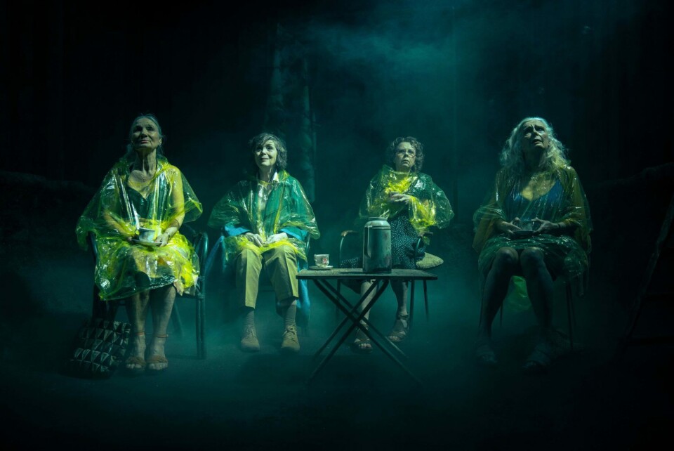 Sally (Gretelill Tangen), Fru Jarrett (Unn Vibeke Hol), Lena (Vivi Sunde) og Vi (Marit Østbye). Foto: Benjamin Limi