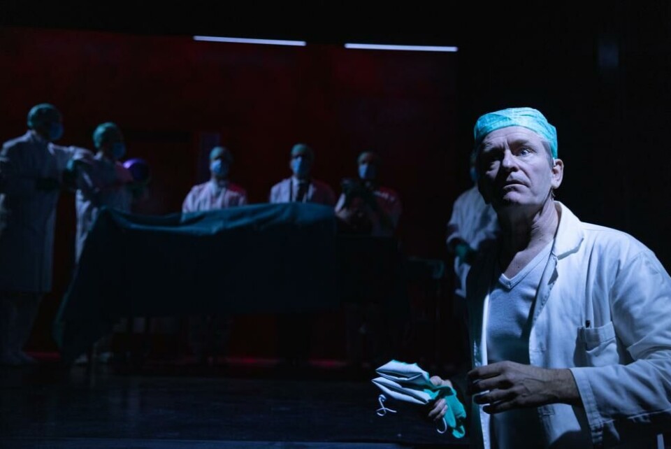 Henrik Mestad som Stig Helmer i «Riket», regi: Kasper Wilton. Oslo Nye teater 2023. Foto: Lars Opstad