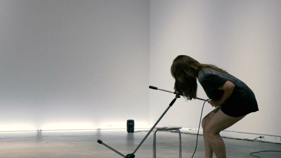 «fifty ways to leave a shape» av og med Siri Jøntvedt. Dansens Hus 2023. Foto: Vibeke Heide