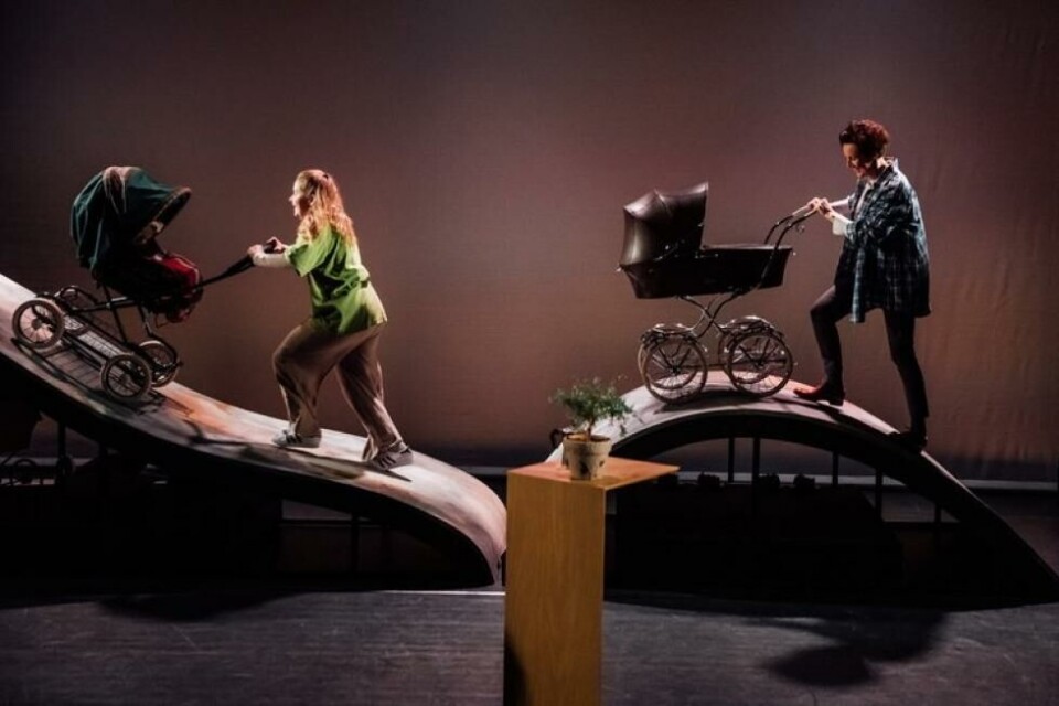 «Mødrevariasjonar», regi: Lene Therese Teigen. Teater Vestland 2023. Foto: Espen Nyttingnes