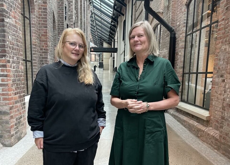 Dekan på Teaterhøgskolen Viktoria Meirik og rektor Marianne Skjulhaug, Kunsthøgskolen i Oslo.