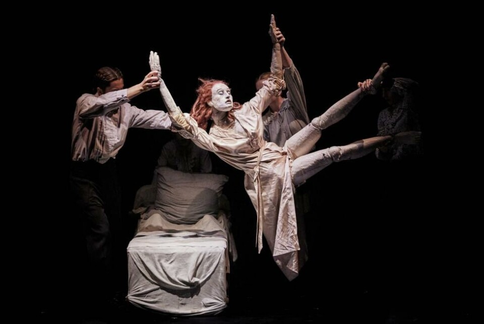 «Dracula – Lucy’s dream» av Yngvild Aspeli, kunstnerisk leder ved Compagnie Plexus Polaire. Vist på Avignon Off, juni 2023. Foto: Christophe Raynaud de Lage