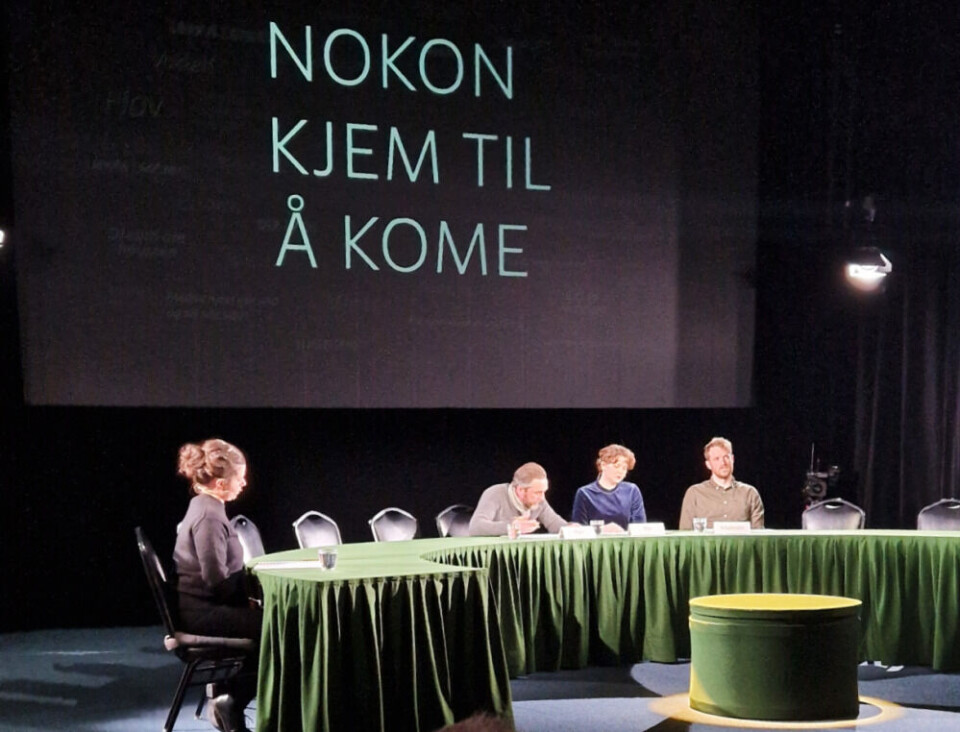 Nokon… åpnet den 40 timer lange lesningen. Foto: Grethe Melby