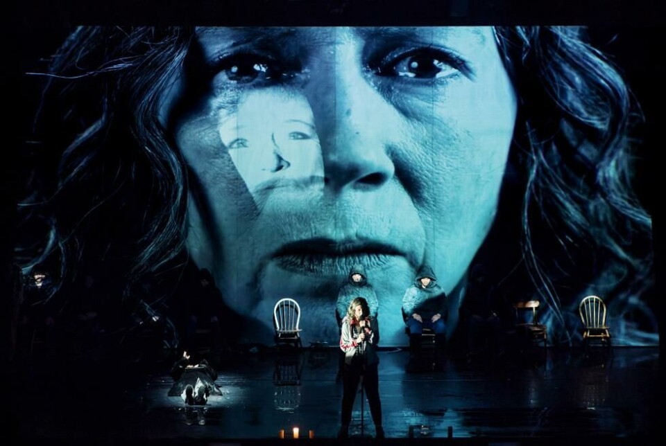 Drive your plow over the bones of the dead, regi: Simon McBurney. Complicité 2023. Foto: Alex Brenner