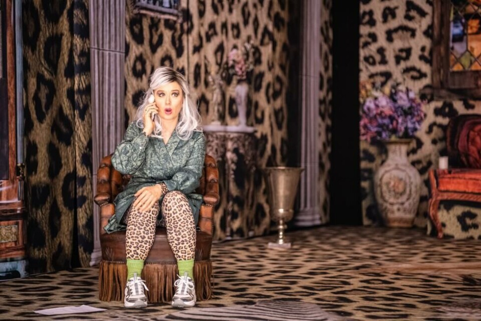 Lo (Hildur Kristinsdottir), i «Do-re-me-too-sa-Lo-li-ta», av Kristinsdottir/Willyson. Black Box teater 2023. Foto: Eilif Fjeld