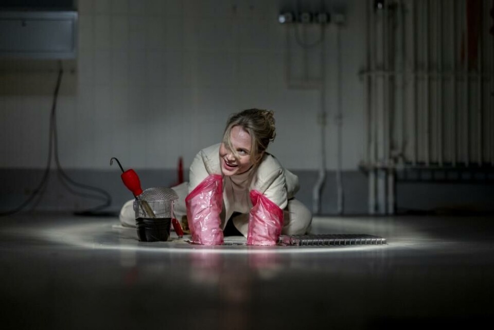Line Heie Hallem i «Equinas’ diagnose», regi: Claire de Wangen. deWangen produksjoner i Veterinærhøgskolen 2023. Foto: Morten Bendiksen