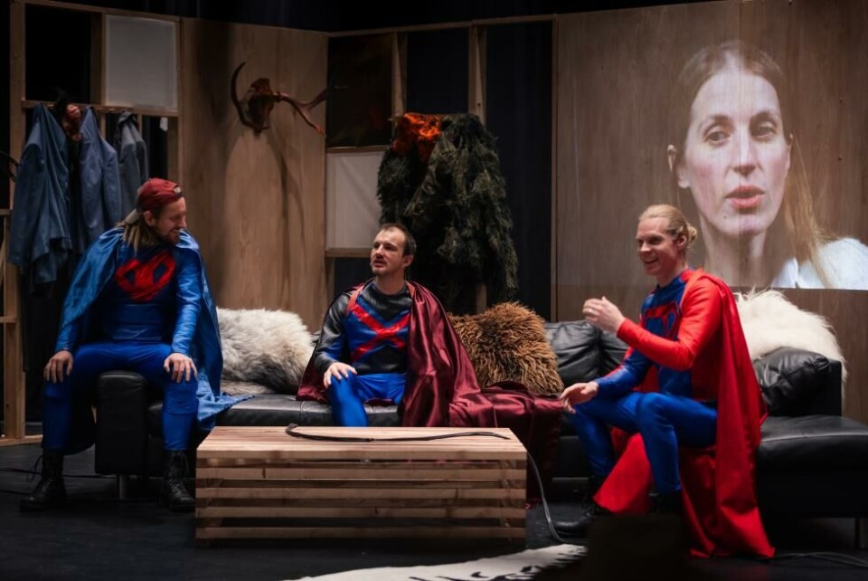 «Når det jeg egentlig vil er at du holder om meg», regi og konsept: Katja Lindeberg. Rosendal Teater 2023. Foto: Torstein Uthaug