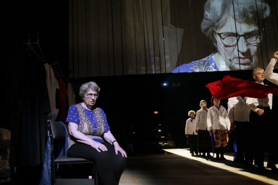 Atlas des Kommunisus. Maxim-Gorki-Theater. Foto: Ute Langkafel/ MAIFOTO