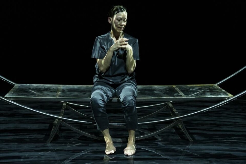 Cecilie Lindeman Steen in UNDER, choreografen by Sølvi Edvardsen. Dansens Hus 20024. Photo: Elin Osjord