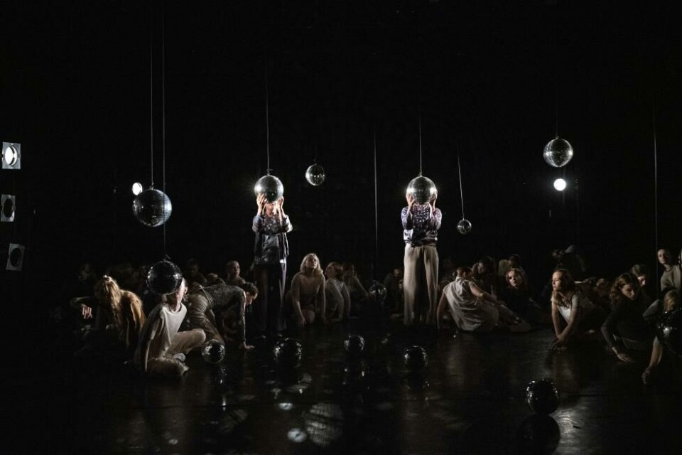 «Looking Glass», av Roskva Yasmin Andersen. BIT Teatergarasjen 2024. Foto: Thor Brødreskift