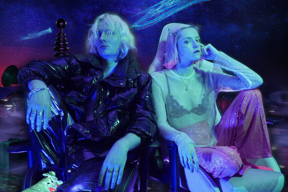 Tobi Pfeil og Claudia Cox i Afterlife, av og med ONLY SLIME. Black Box teater 2024. Foto: ONLY SLIME