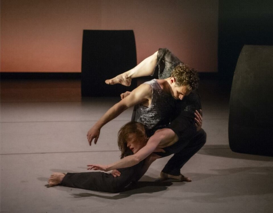 Guro Nagelhus Schia og Vebjørn Sundby, i Sonett Idiot, koreograf: Ingun Bjørnsgaard. Nagehus Schia Productions, Den Norske Opera og Ballett, 2024. Foto: Erik Berg