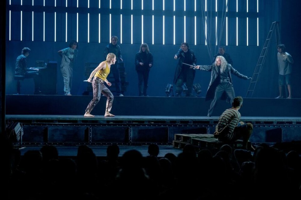 Peter Pan og Hook: Fredrik Høstaker og Eivin Nilsen Salthe. Foto: Lars Opstad