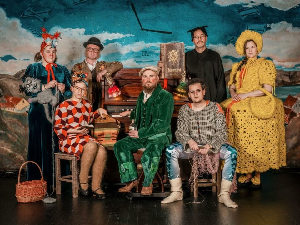 Malin Landa, Ann Ingrid Fuglestveit, Lars Emil Nielsen, Thomas Askeland Svendsen, Elias Moussaoui Anseth, Henrik Rafaelsen og Ragnhild Meling Enoksen i Himmeluret, regi: Endre Sannes Hadland. Kilden 2024. Foto: Lars Gunnar Liestøl