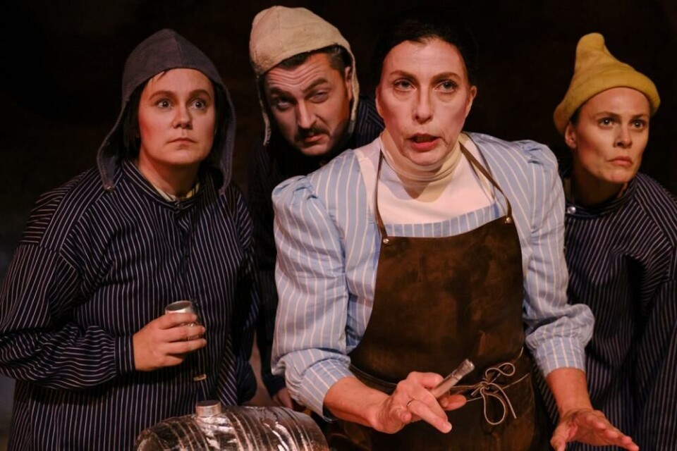 Fra venstre: Hanne Amalie Smedstad, Hadle Reisæter, Helén Vikstvedt og Ida Ursin Holm. Foto: Storm Ravn