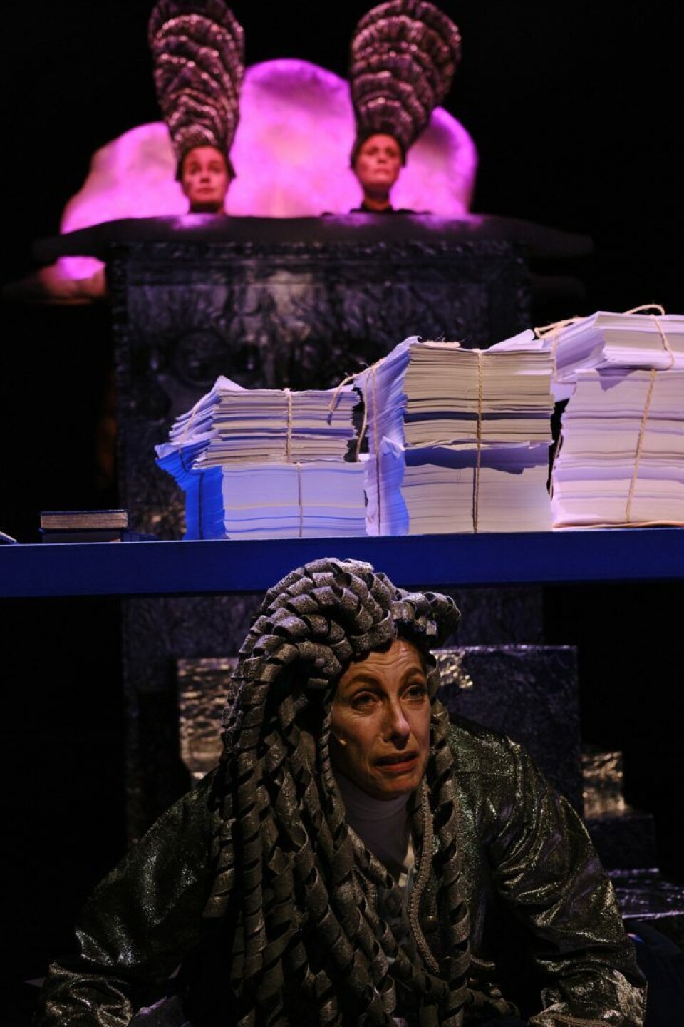 Hanne Amalie Smedstad (t.v.) og Ida Ursin Holm. Foran: Helén Vikstvedt. Foto: Storm Ravn